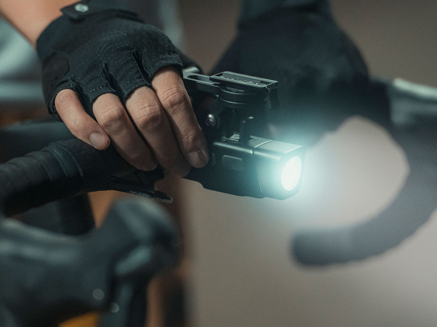 Topeak WhiteLite 600BT, 600 lumens, front light, Black