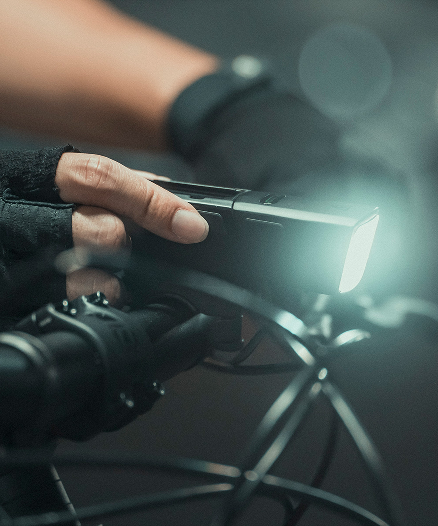 Topeak WhiteLite 800BT، 800 لومن، إضاءة أمامية، أسود